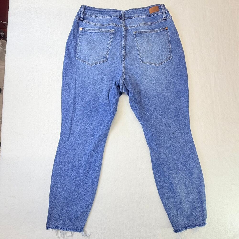 Judy Blue Women's Relaxed Fit Raw Hem Crop/Ankle Blue Denim Jeans Size 18W - Picture 2 of 11